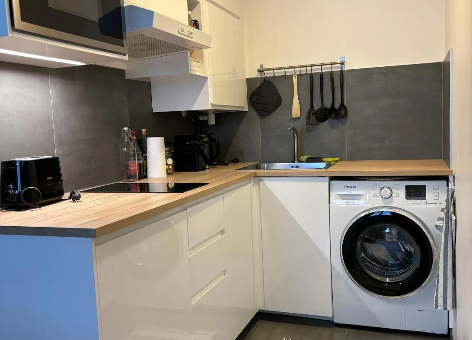 Marais Modern & Spacious Studio Paris Apartment