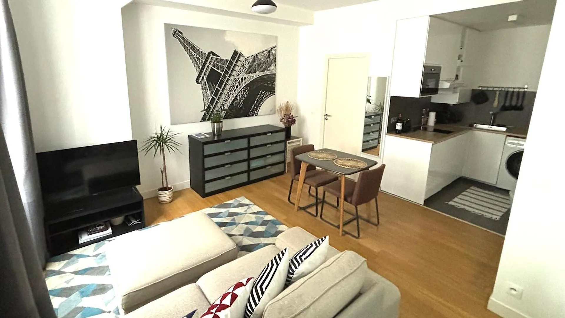 Marais Modern & Spacious Studio パリ フランス